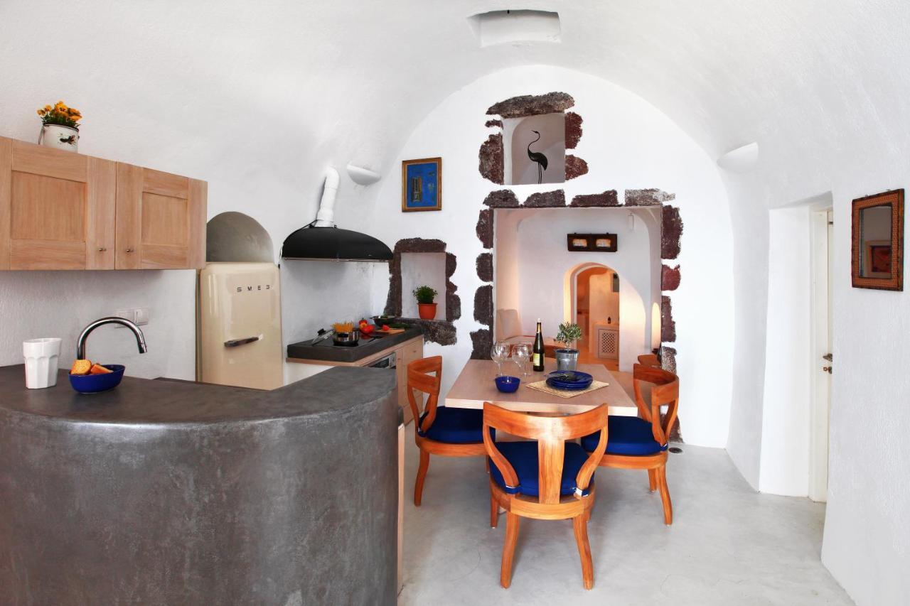 Menias Cave House Apartment Oia  Bilik gambar