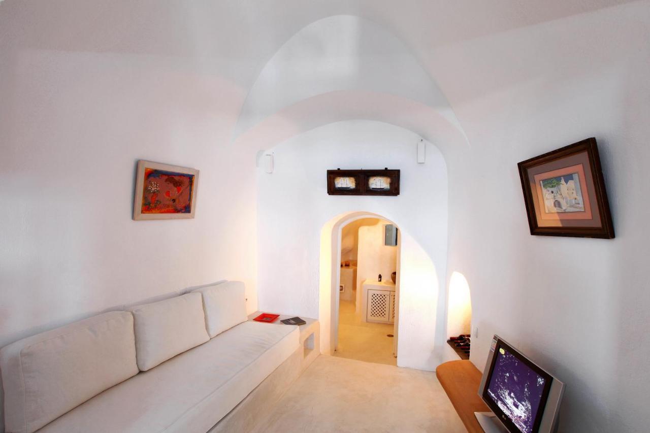 Menias Cave House Apartment Oia  Bilik gambar